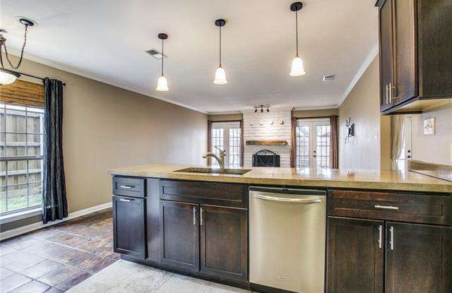 15541 Earlport Circle Gallery 4