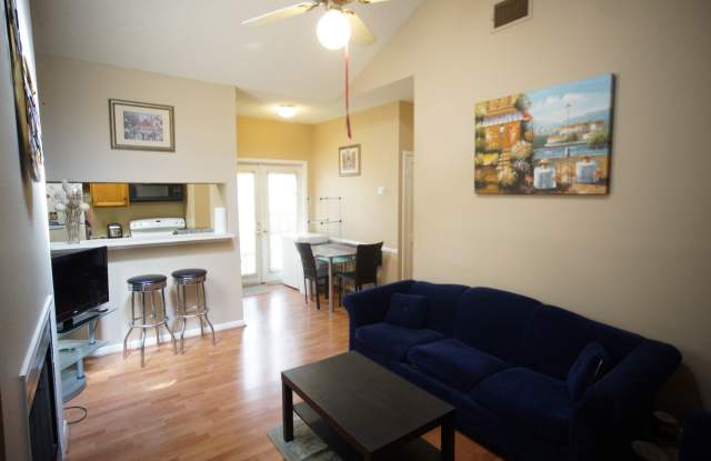 Quiet 2/2 Furnished Condo in West Campus photos photos