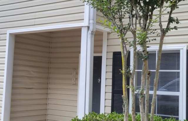 2/2.5 Townhome in Magnolia Place - 5008 Northwest 44th Lane, Alachua County, FL 32606