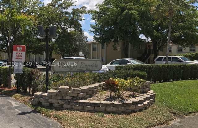 2631 Riverside Dr Gallery 2