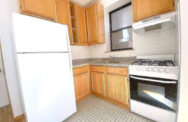 316 W 47th St Apt 3RE Gallery 4