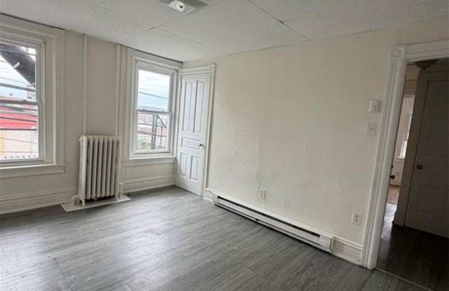 440 W Tilghman Gallery 3