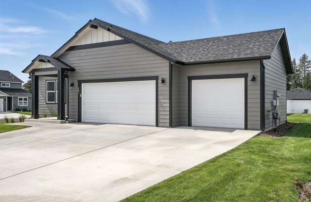 Partially Furnished Home – 4 Bed, 2 Bath, 3-Car Garage Gallery 2