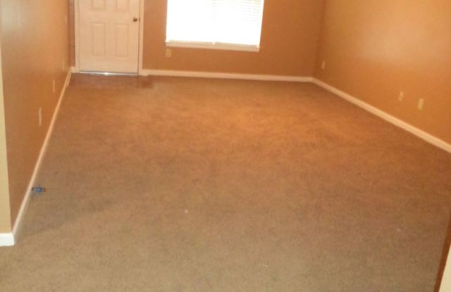 656 Woodvine Circle Gallery 4