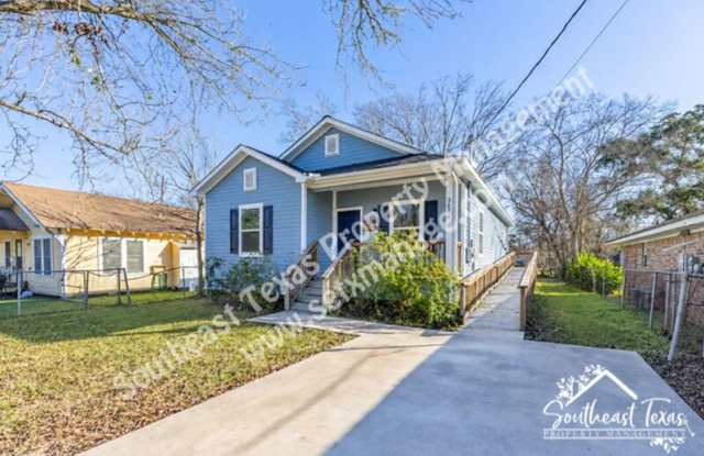3670 Saint Helena Street Gallery 1