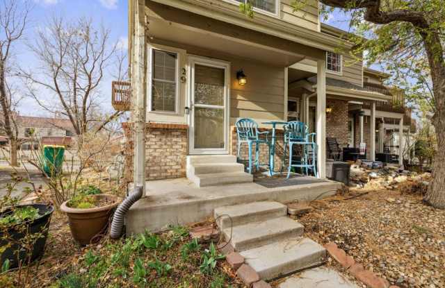 $0 DEPOSIT OPTIONS. SPACIOUS 2 BED, 2.5 BATH END-UNIT TOWNHOUSE IN INDIAN CREEK WITH WALK-OUT BASEMENT AND BALCONIES! photos photos