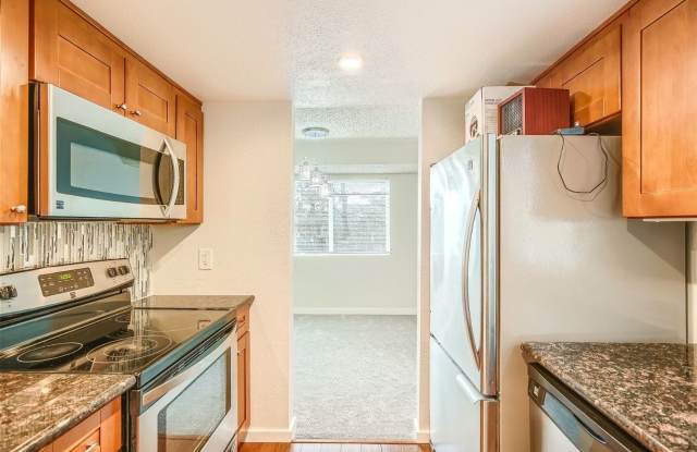Modern, Remodeled 2BR/1BA with 2 Parking Spots!!! Glossy Hardwoods, TONS of Sunlight!! - 8652 164th Avenue Northeast, Redmond, WA 98052