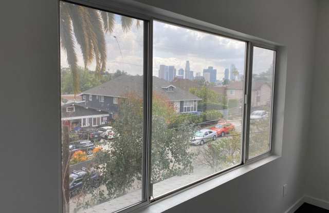 1041 North Bonnie Brae Street Gallery 2
