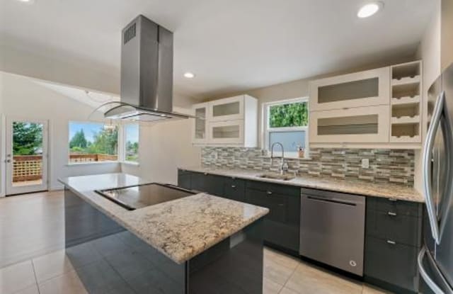 3417 39th ave W - 3417 39th Avenue West, Seattle, WA 98199