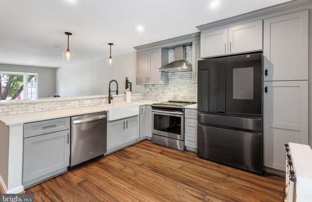 16334 TACONIC Circle Gallery 3