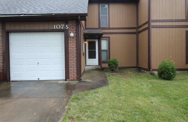 November FREE On This Updated 2 Bedroom 1.5 Bath Duplex In Olathe Gallery 2