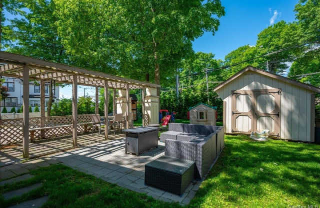 116 Soundview Avenue photos photos