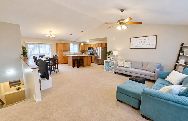 3D Tour Available - West Side of Manhattan + 2-Car Garage + Finished Basement! Available December 19th! Gallery 1