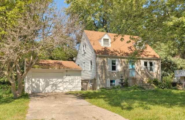 GREAT BACKYARD!! 3 Bed, 1 Bath Home in Des Moines photos photos