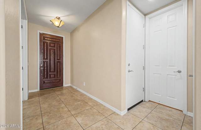 2531 E ELEANA Lane Gallery 4