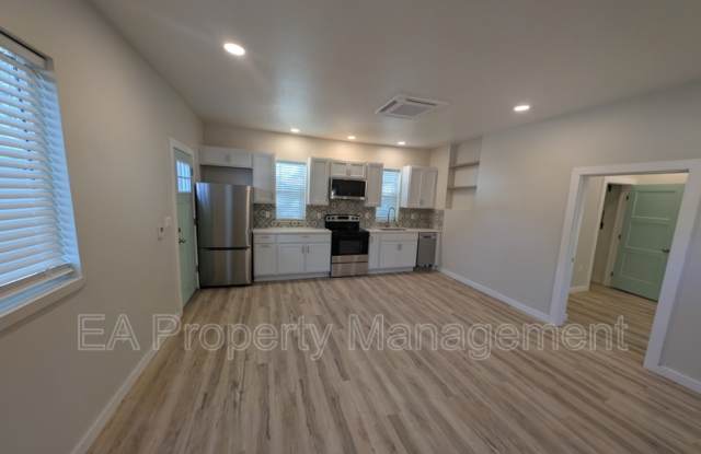 816 1/2 13th St NW photos photos