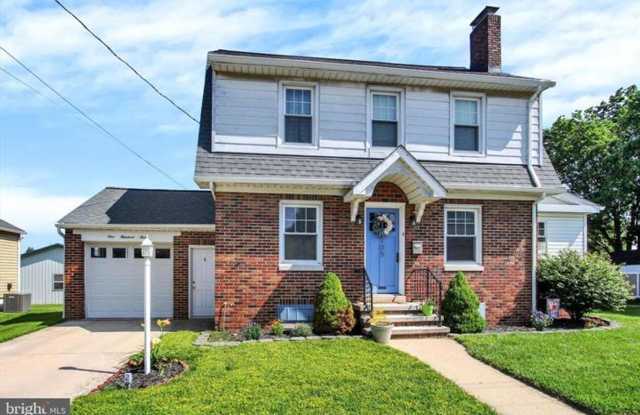 Single Family Home with Garage photos photos
