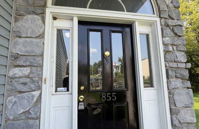 Spacious 2 BD, 2 bath Finished basement, Central Air and Garage!!! photos photos