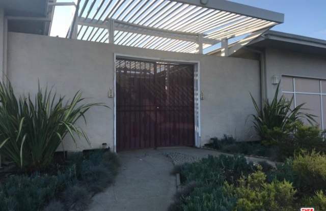 6125 South LA CIENEGA Boulevard - 6125 South La Cienega Boulevard, Los Angeles, CA 90056