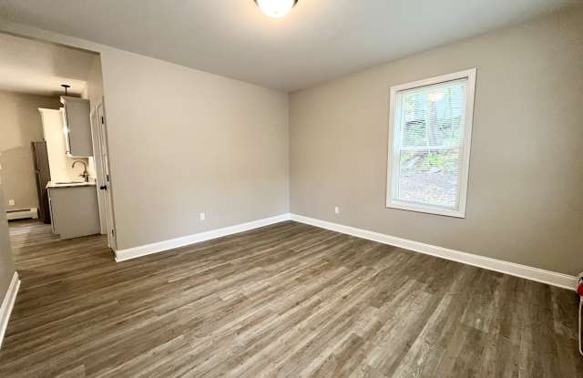 17 Lawrence Street - 2nd Floor Gallery 3