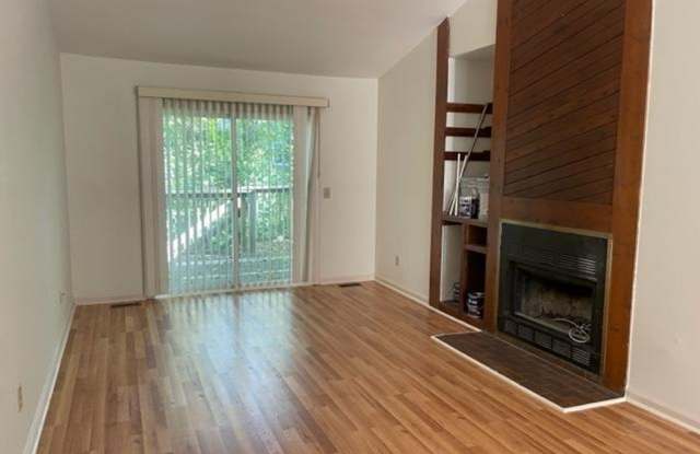 911-C West Chatham Street - Bev Roberts Rentals and Property Management Gallery 4