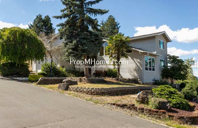 Cooper Mountain 5BR Custom Home with Vaulted Cedar Ceilings & View Deck! Gallery 3