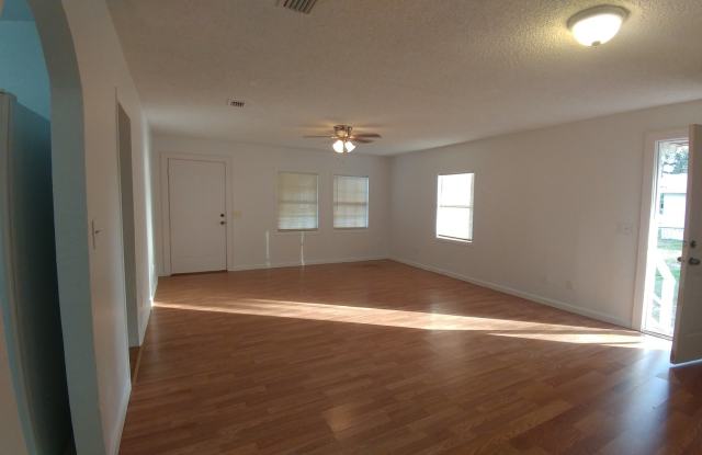 Your Next Home Is Here – Charming 3/1 in Apopka! Gallery 4