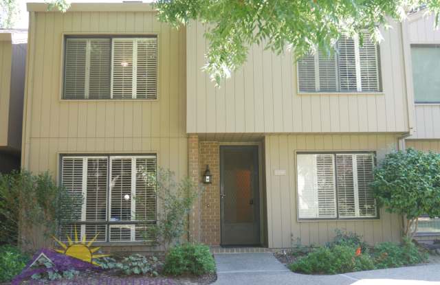 Spacious 2 Bed 2.5 Bath 1,835 sqft Campus Commons Home photos photos