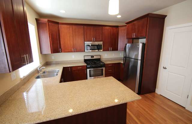 LUXURY 3 BED, 3 BATH SEATTLE TOWNHOME FOR RENT; AVAILABLE NOW! photos photos