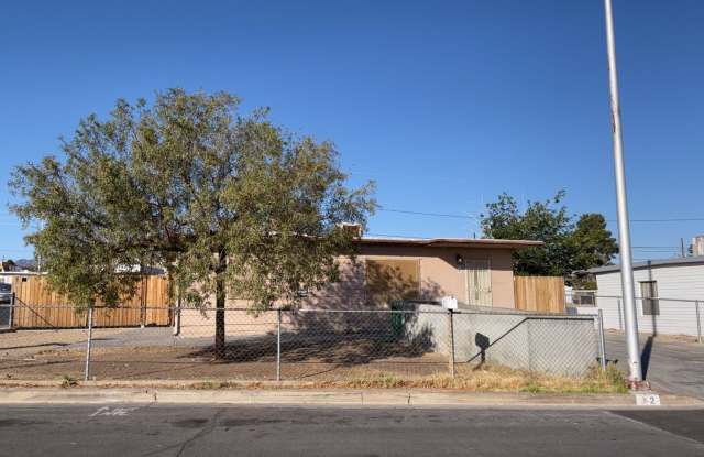 Henderson - 3 Bedrooms - 1 Baths - Corner Lot - 2 Colorado Way, Henderson, NV 89015