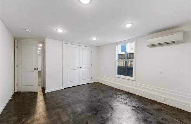 2215 ONZAGA Street Gallery 3