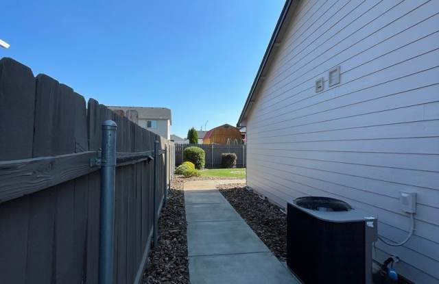 Single Story Home in Quiet Family Friendly Neighborhood Gallery 4