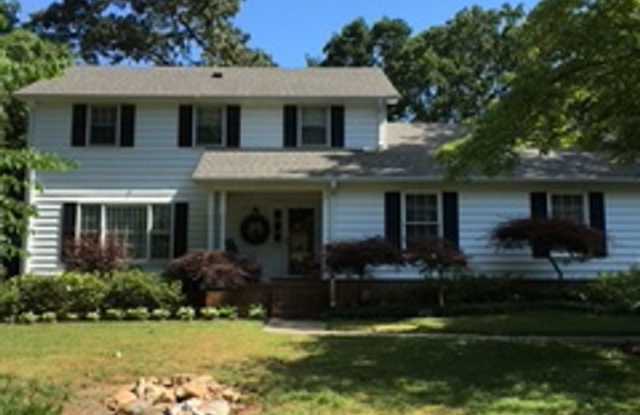 4 Bedroom with fenced in yard! photos photos