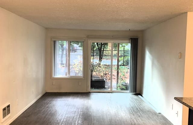 2301 SE Courtney Ave #10 photos photos