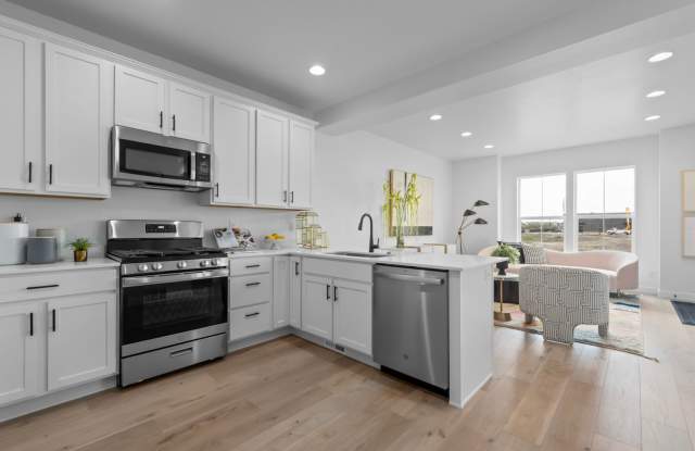 6 WEEKS FREE- New 3-bed2.5-bath Ivory Townhome Available! Gallery 4