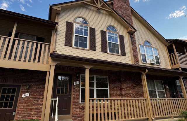 Sunny 2 Bedroom Townhome Gallery 1