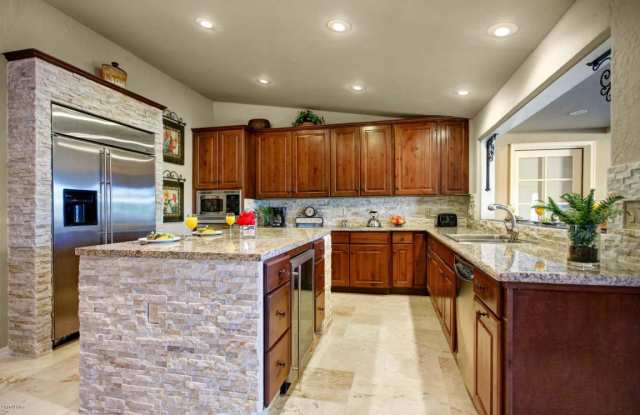 5540 E CROCUS Drive Gallery 4