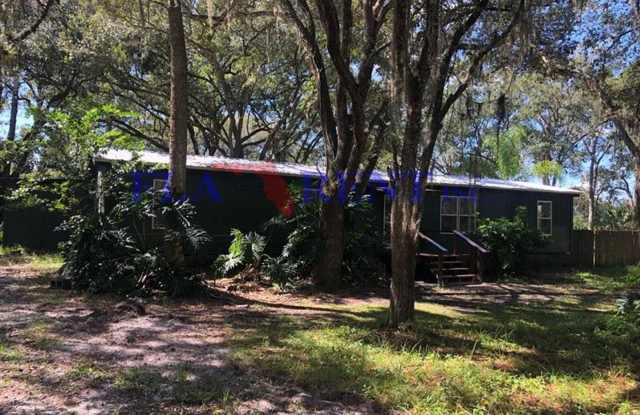* APPLICATION PENDING. DO NOT APPLY! *Large 3/2 Lake front home on spacious, secluded lot! ** - 20250 East Colonial Drive, Christmas, FL 32709
