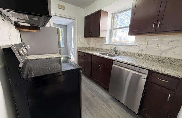 128 WHITMOOR Terrace Gallery 4