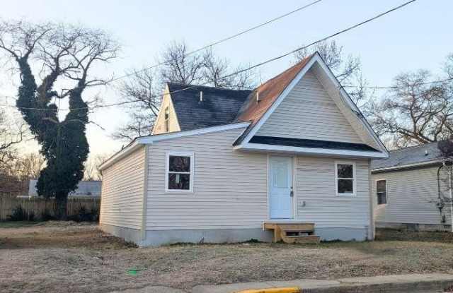 621 CENTER Street photos photos