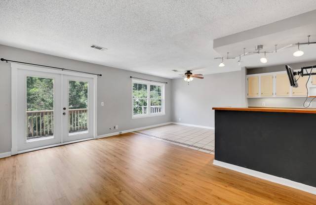 Beautiful Nashboro Village townhome minutes from downtown Nashville - 689 Long Hunter Court, Nashville, TN 37217
