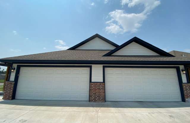 3 Bed 2 Bath Duplex in Bethany (See Contact Info Below) Gallery 3