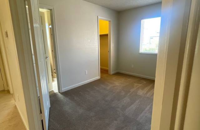 1210 Hartford Circle Gallery 3