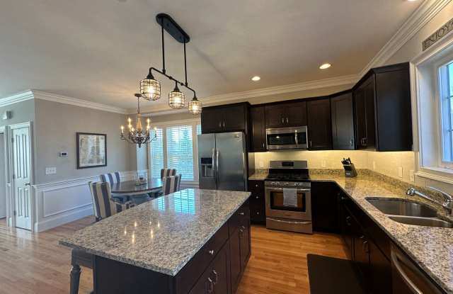 Spacious 3-Bedroom Townhouse in Prime Exeter Location photos photos
