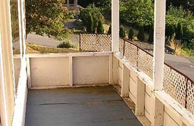 Lake Whatcom View - 2 Bedroom 1 Bath with Separate Office Space above Garage Gallery 4