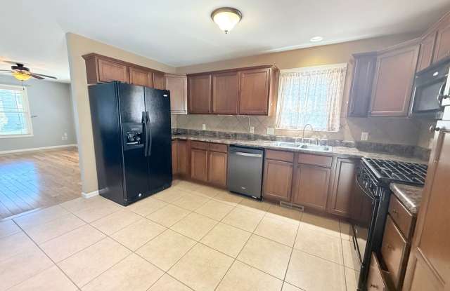 Spacious 4-Bedroom Home with Finished Basement & 2-Car Garage Gallery 4