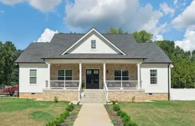 Very Spacious, Almost New 3/2.5 Available Now - 1021 Belk Drive, Anderson County, SC 29621