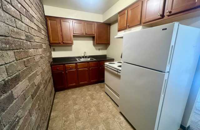 Charming One Bedroom Apartment! Lots of Natural Lighting throughout! Call Today! photos photos