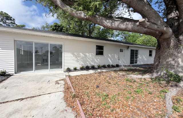 SECTION 8!!! 3/2 pool home with 2 BONUS ROOMS AVAILABLE 09/01/2026 photos photos