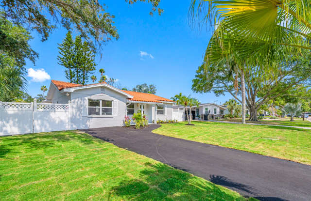 4211 Des Moines St NE photos photos